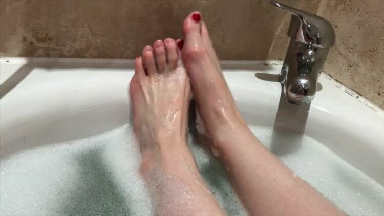 Empress Poison – Foot play in Bubble Bath – Footjob, Femdom Pov [updated: 2024-01-16]