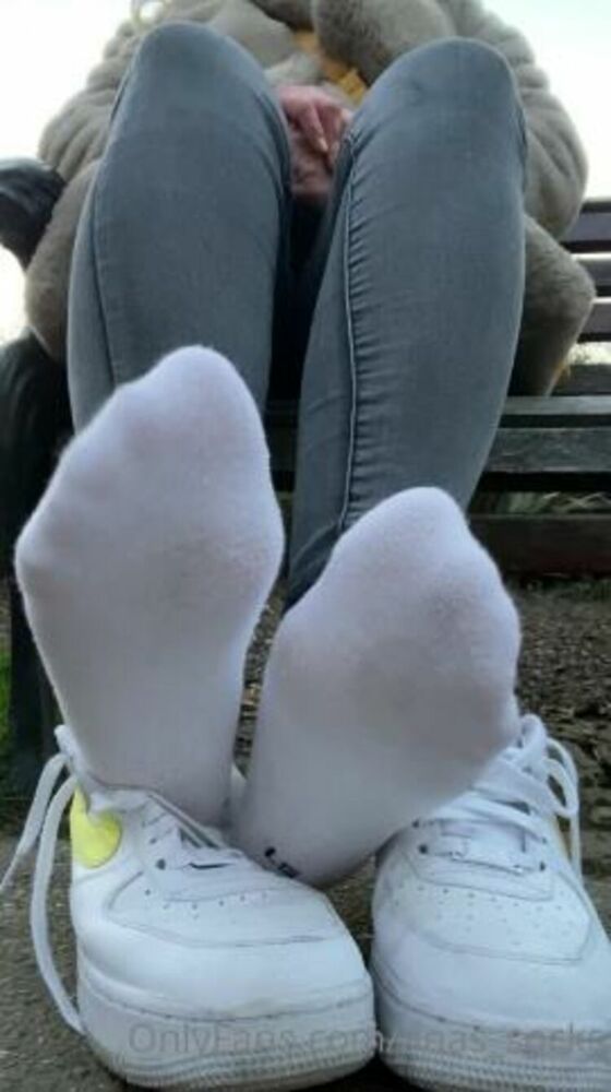 Ana - anas socks / Onlyfans Anassocks - its always a good feeling to air my hot sweaty feet after a long day at work 05-04-2021 - Ass [updated: 2024-01-21]