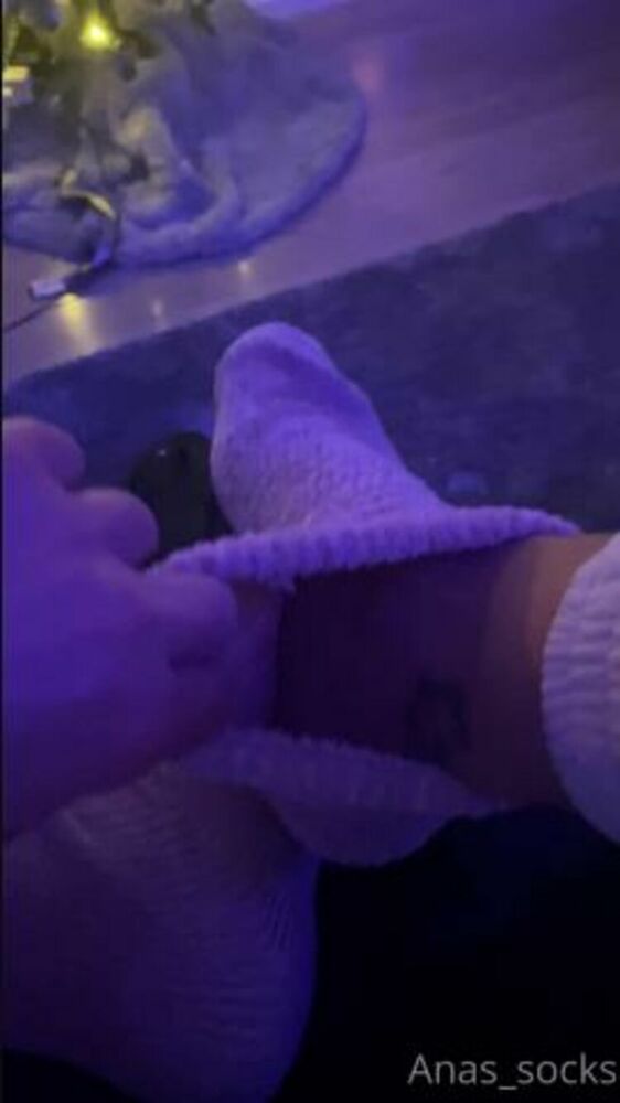 Ana - anas socks / Onlyfans Anassocks - a little treat for you my sock b tch my sexy feet are so soft and juicy in these sweaty 22-12-2021 - Sexy [updated: 2024-01-21]