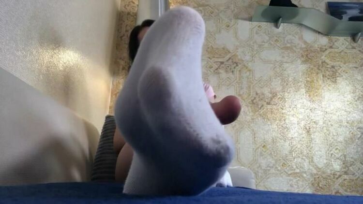 Kathrynne GoddesFeet – White Socks Tease [updated: 2024-01-22]