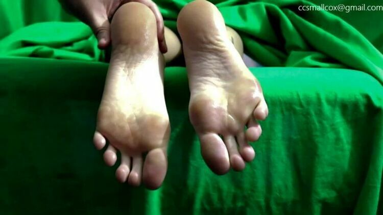 Sticky Soles – Tatted Punk Soles Get A Sticky Splash – Footworship, Femdom Pov [updated: 2024-01-23]