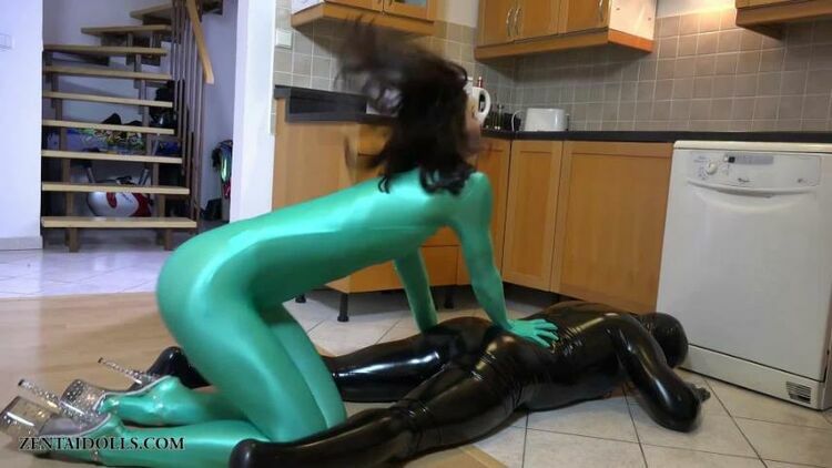 Giant Fem: I am a dominant zentai fetishist and love to be pampered by my slaves [updated: 2024-01-23]