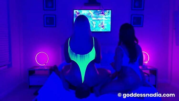 Goddess Nadia: Gamer Girl Face Sitting - Scissors [updated: 2024-01-23]