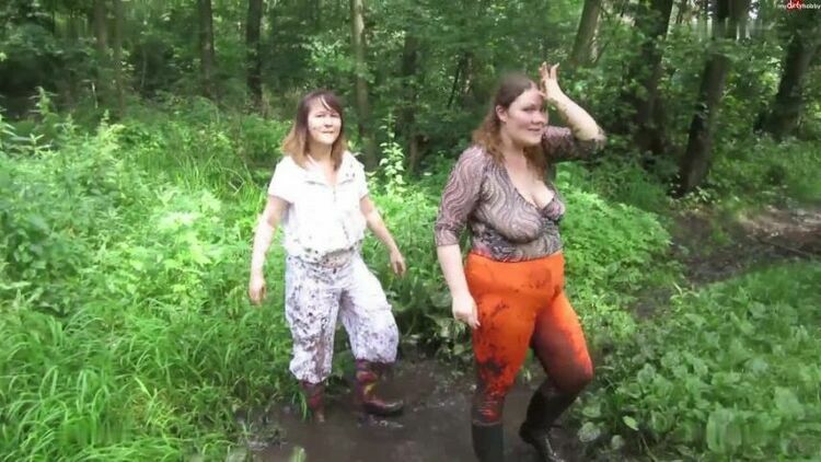 Snejka - bathing in mud boots (5) [updated: 2024-01-25]