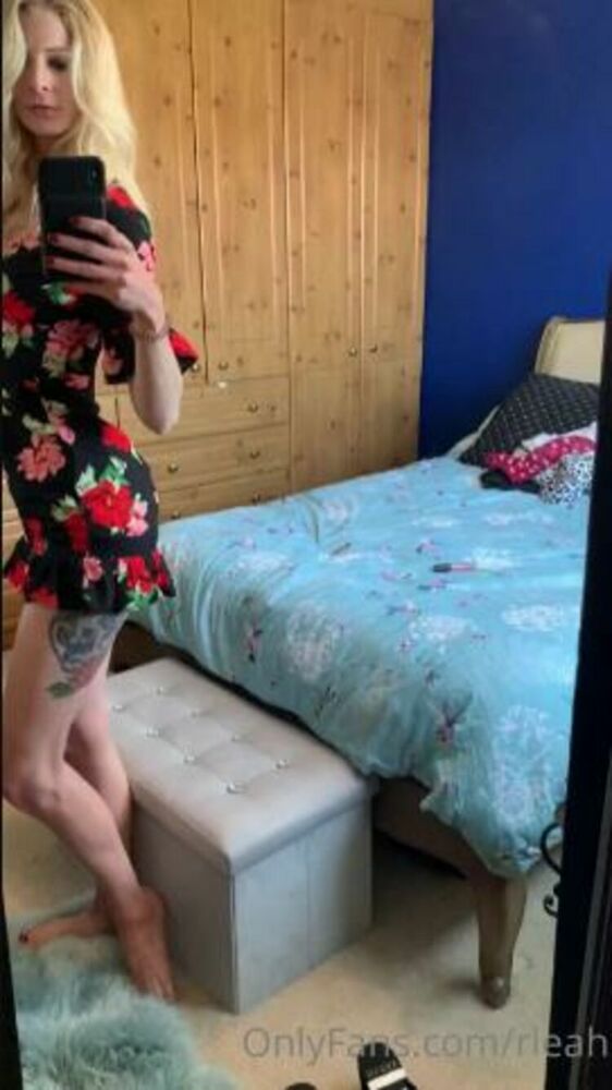 Rebecca Leah - rleah / Onlyfans Rleah - who doesnt love a short dress my legs are soooo long 29-05-2021 - Love [updated: 2024-01-26]