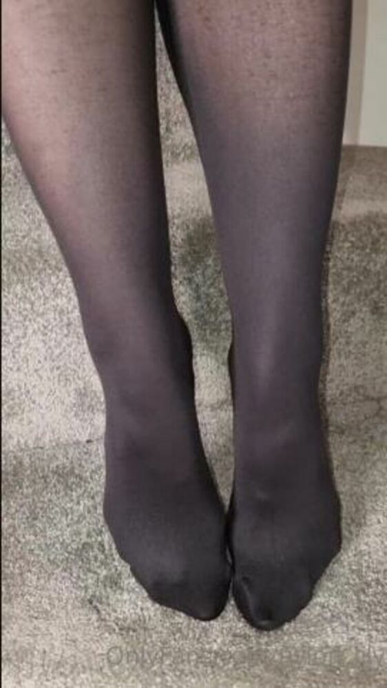 Nylon Lily / Onlyfans Nylonlily - showing off my pantyhose legs to you 11-01-2022 - Pantyhose [updated: 2024-01-26]