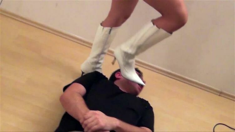 GymBabe – Insane High Heels Face Trampling [updated: 2024-01-27]