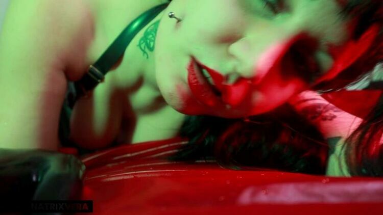 DominatrixVera – Vera Violette – Close Up Squirt Licking [updated: 2024-01-28]