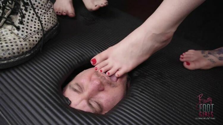 Bratty Foot Girls — Dacey, Scarlett — Facebox of Horror 4 [updated: 2024-01-30]