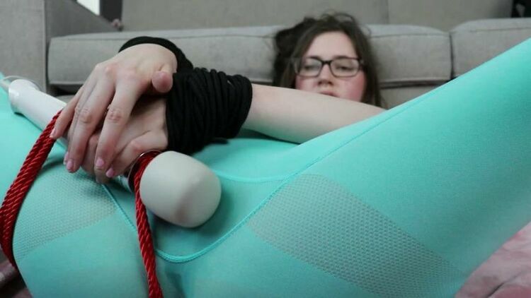 MadisynWood – Yoga Pants Big Squirting with Lush [updated: 2024-01-30]