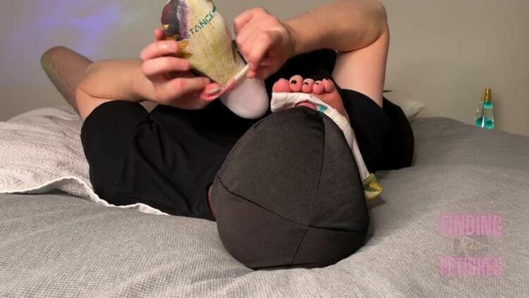 Finding New Fetishes - Stinky Sock Handjob - FullHD 1080p [updated: 2024-02-02]