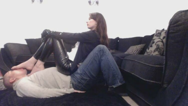 Dominatrix Victoria Black – Slave Chair Footstool – Footworship, Fetish [updated: 2024-02-05]