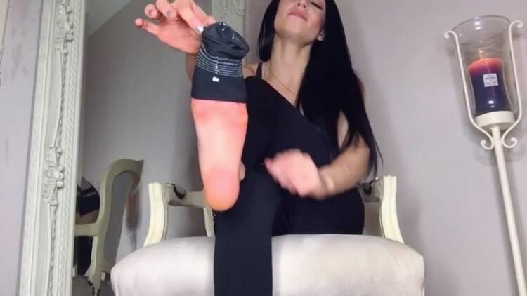 Queen Deserves – Gym Feet – Femdom Pov, Footworship [updated: 2024-02-06]