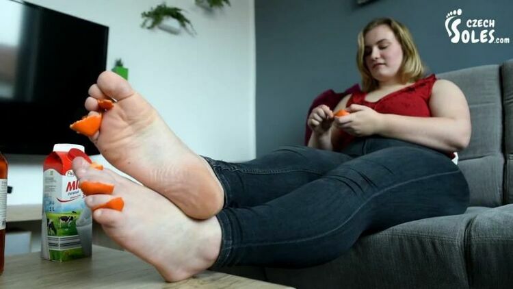 BBW girl having fun with her HUGE feet (foot fetish, bbw feet, pov foot [updated: 2024-02-10]