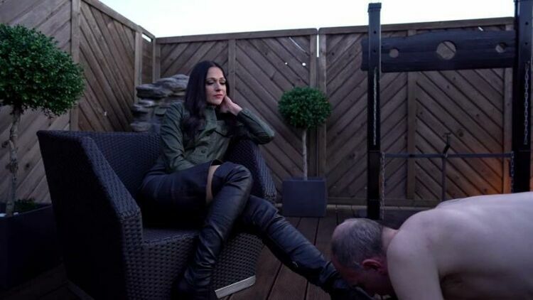 Sado Ladies - Lady Johanna - Outdoor Boot Worship - FullHD 1080p [updated: 2024-02-10]