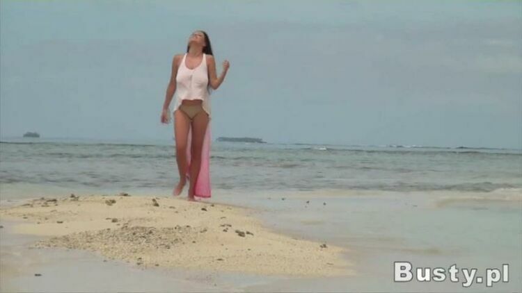 Ewa Sonnet - Walking At Beach - HD - k2s.tv [updated: 2024-02-11]