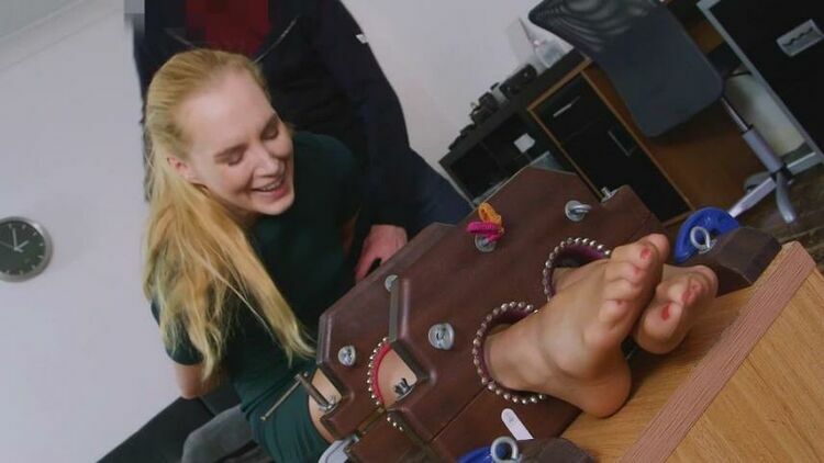 UKTickling – Ariel’s Sensitive Soles In The Double Stocks! [updated: 2024-02-11]