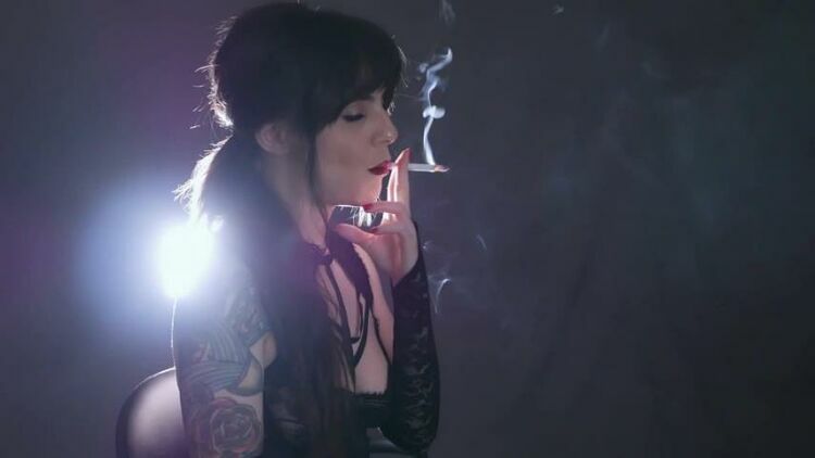 Dani Lynn – Smoking Marlboro Golds in Thigh High [updated: 2024-02-17]