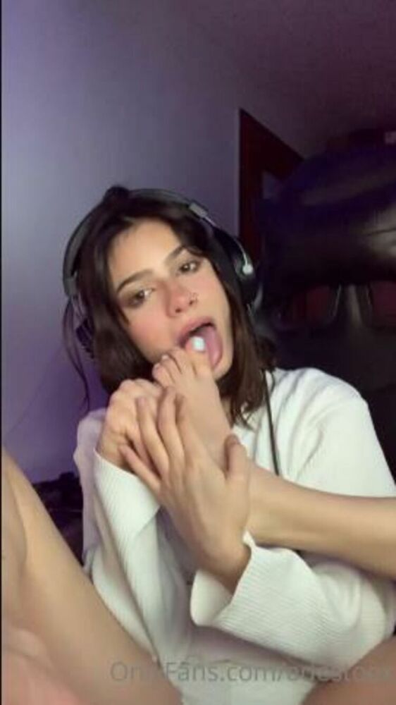 Kitsunematic / Onlyfans - me sucking my toes ft squeaky chair 17-02-2021 - Sucking [updated: 2024-02-20]