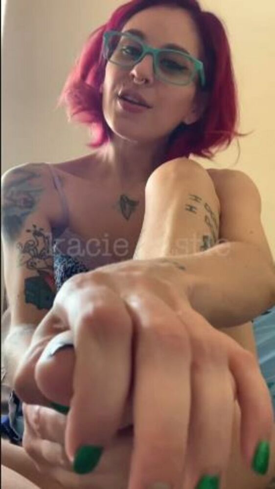 Kacie Castle / Onlyfans Kaciecastlex - rubbing my feet with lotion 19-05-2021 - Bisexual [updated: 2024-02-20]