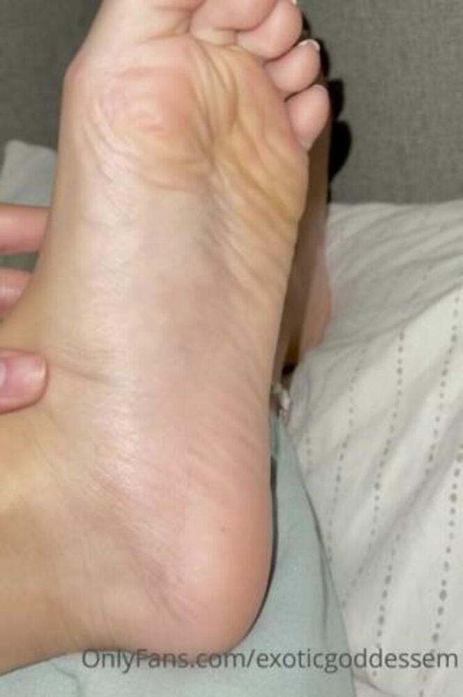 Exoticgoddessem / Onlyfans - one of you tip for my new pedi old feet play video with my frenchies 18-11-2021 - Fetish [updated: 2024-02-22]