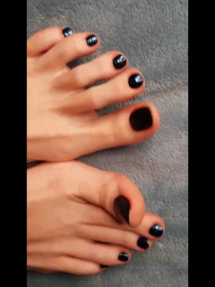 Giantess Eva / Onlyfans Giantesseva - days after the pedicure i mixed black with violet galaxy 11-01-2020 - Black [updated: 2024-02-22]