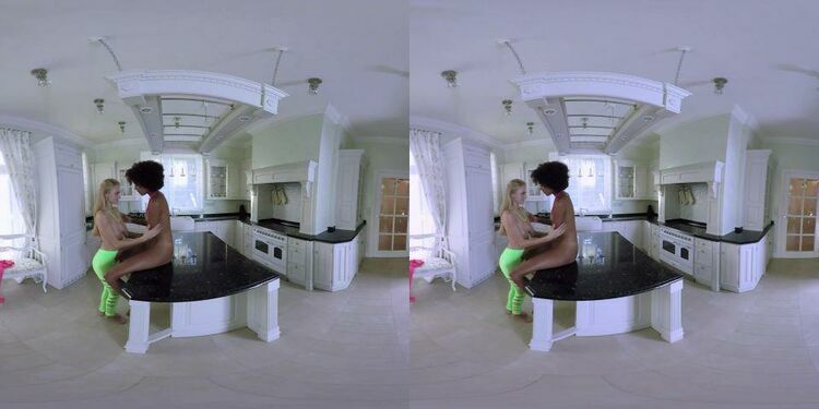 Luna Corazon & Nancy A (Kitchen Fun) - [RealJamVR] (4K UHD 1920p) [updated: 2024-02-22]