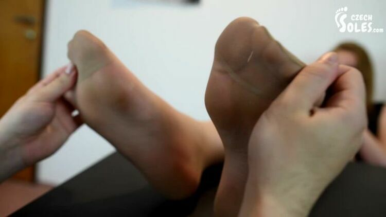 Czech Soles – Unreliable tenant and her sweaty nylons [updated: 2024-03-06]