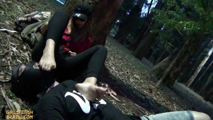 GIRLS FETISH BRAZIL – Dirty Feet in the Park and Humiliation in Public by Princess Shirley # FULL VERSION [updated: 2024-03-07]