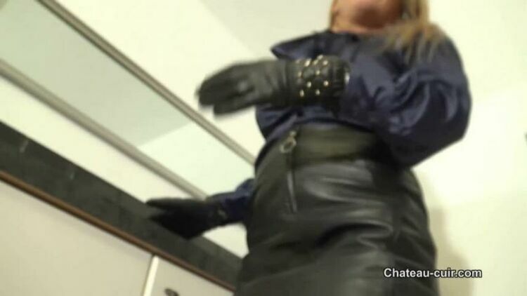 Kinky Leather Clips — Princess Nikki — Leather Smother Countdown [updated: 2024-03-07]