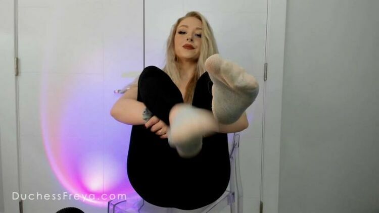 Duchess Freya – Dirty Sweaty Feet Worship Soles [updated: 2024-03-12]