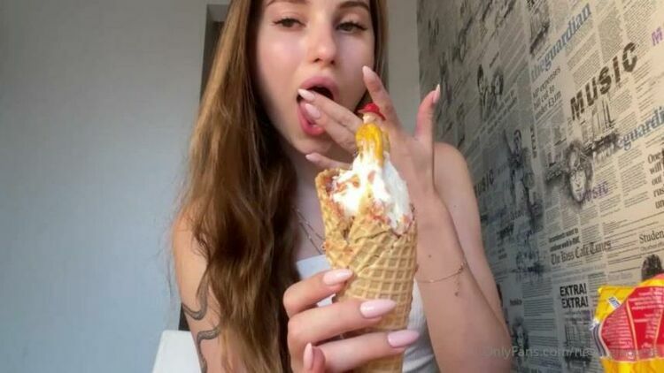 Nelly Giantess – This Tiny Man Got Into My Ice Cream [updated: 2024-03-12]