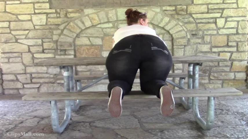 CLIPS MALL – Big Booty Becky – Big Black Jeans Big White Ass [updated: 2024-04-09]