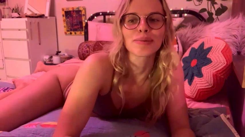 Bobbie Lavender – Sleepy chillin on da Live stream tonight [updated: 2024-04-17]