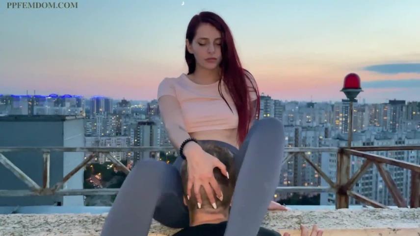 Outdoor Leggings Pussy Worship Femdom on Rooftop [updated: 2024-04-18]