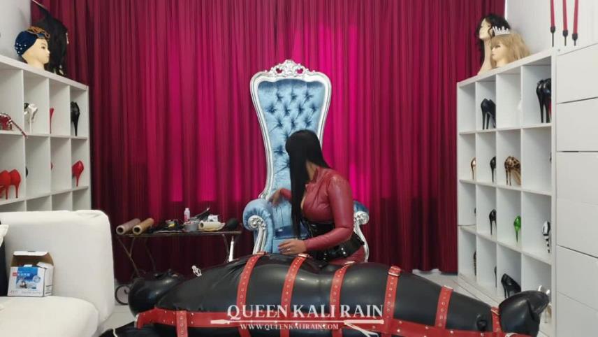 Queen Kali Rain – Sleeping bag Part 1 Sometimes, I start my session mild – Bondage [updated: 2024-04-19]