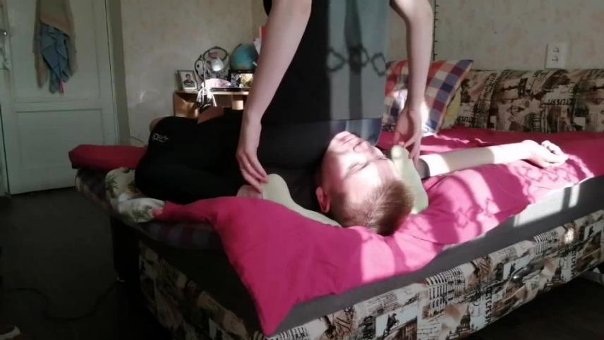 Young Goddess - Reverse Scissors And Facesitting Humiliation (720 HD) [updated: 2024-04-22]