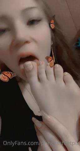 princessfeetpix 08-01-2021-2003960957-I’m your butterfly [updated: 2024-06-13]