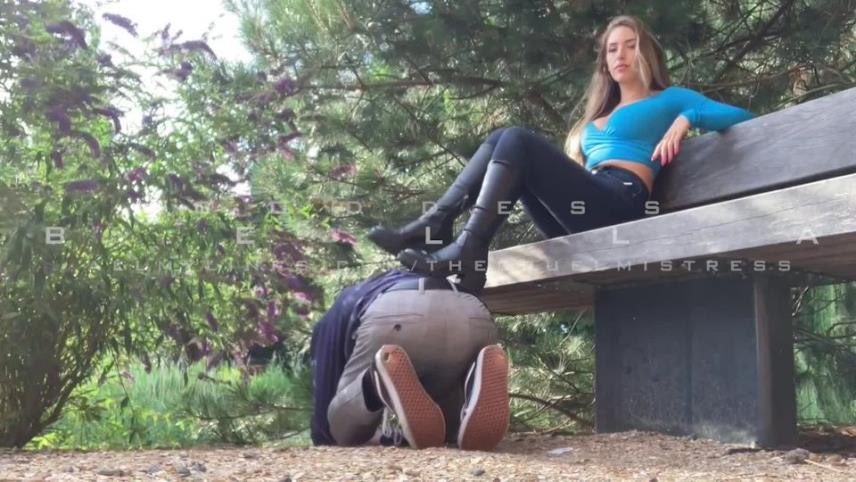 142-Iwantbellaa Clean my dirty boots at the park bench [updated: 2024-06-16]