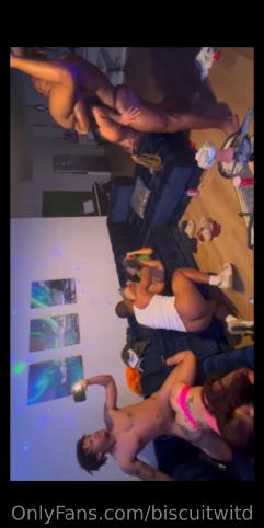 House Full Of Thots - [Onlyfans] (UltraHD 2K 1920p) [updated: 2024-06-18]