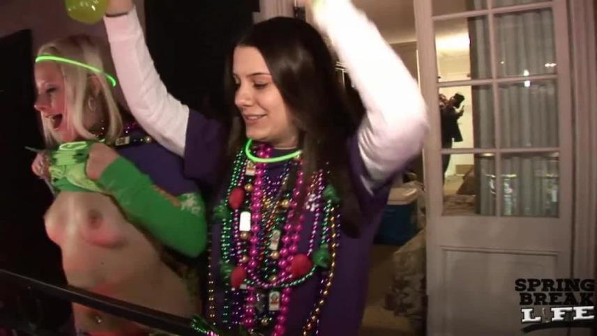 Mardi Gras Bourbon Street New Orleans [updated: 2024-07-31]