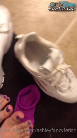 ashleyfancyfetish Removing my smelly gym shoes socks 22233136 [updated: 2024-08-12]