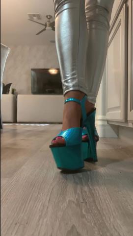 Roxana Rae – Foot fetish [updated: 2024-08-29]