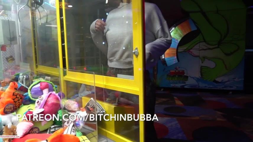 BITCHINBUBBA - HOT COLLEGE GIRL FLASHING IN PUBLIC ARCADE [updated: 2024-09-05]