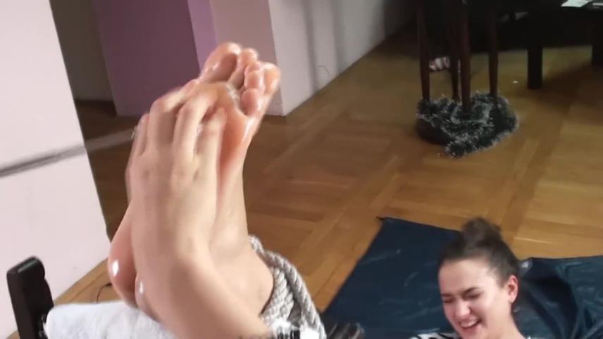 Tickle barbara feet in the perfect position [updated: 2024-09-10]