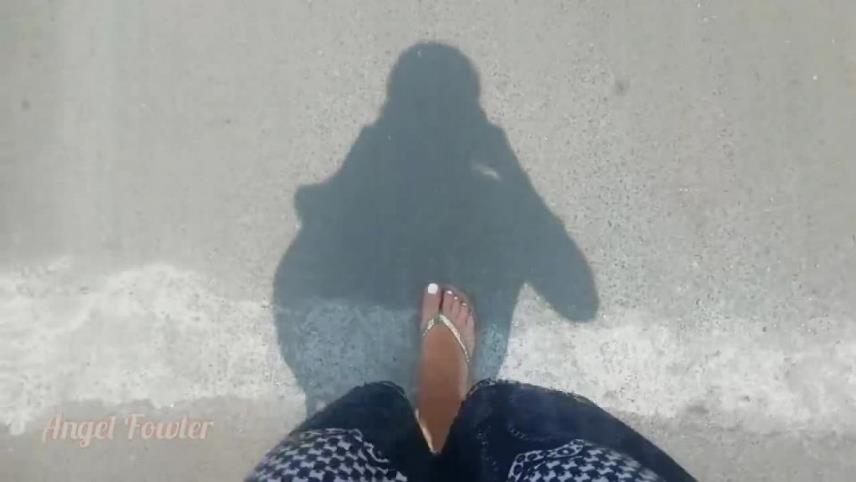 European sluty girl walk in flip flops on indian street [updated: 2024-09-12]