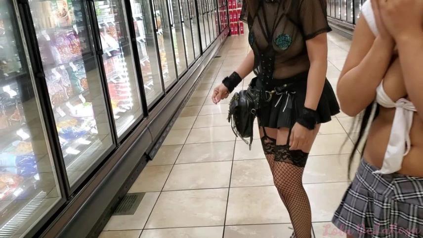 Lola DeLaRosa – Me My Girlfriend Shopping and Flashing [updated: 2024-09-16]