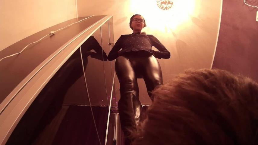 Beautiful Girls - Princess Betty Spit In The Face Of A Slave [updated: 2024-09-18]