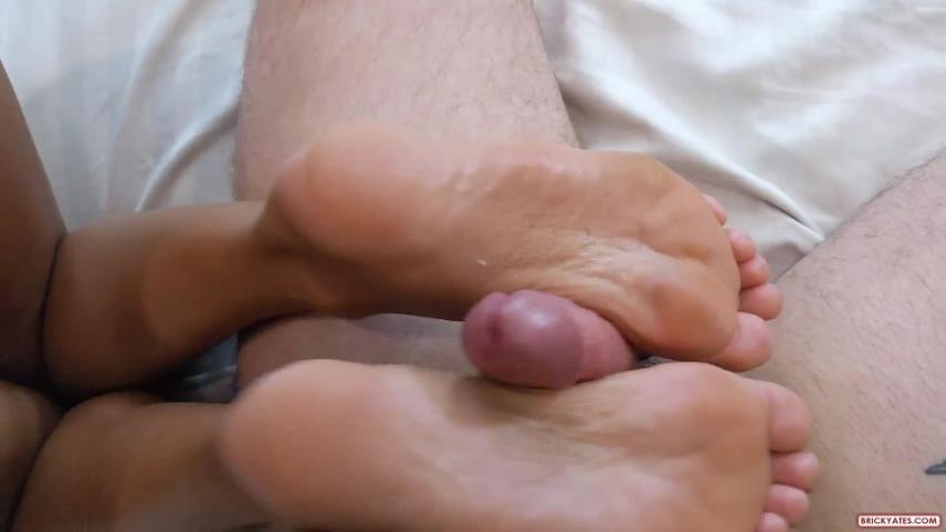 Marine tries a footjob, makes me cum twice in 3 minutes! [updated: 2024-09-26]