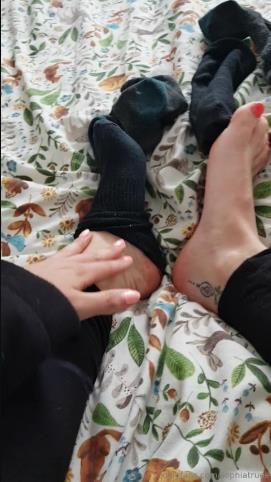 sophiatruee 09-06-2019 So I was naughty last time teased you Here s the real deal of my sweaty post-camping feet [updated: 2024-09-29]